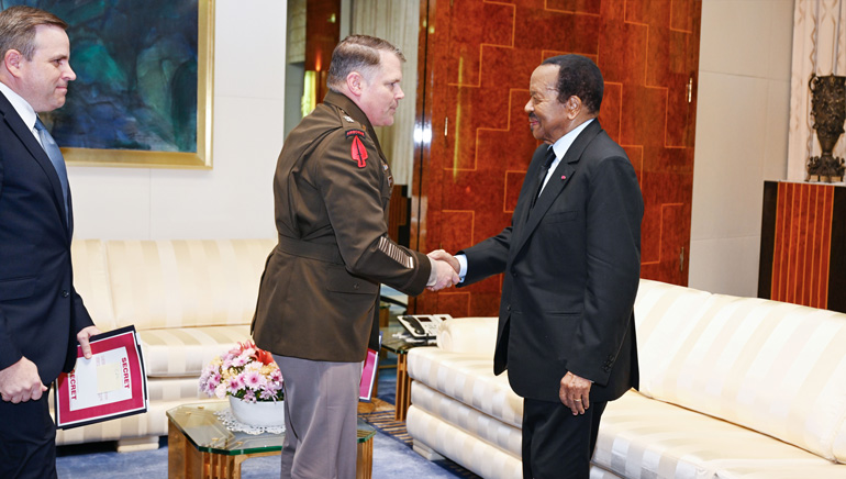 Le Commandant Adjoint du Commandement des États-Unis pour l'Afrique (US AFRICOM) au Palais de l’Unité.